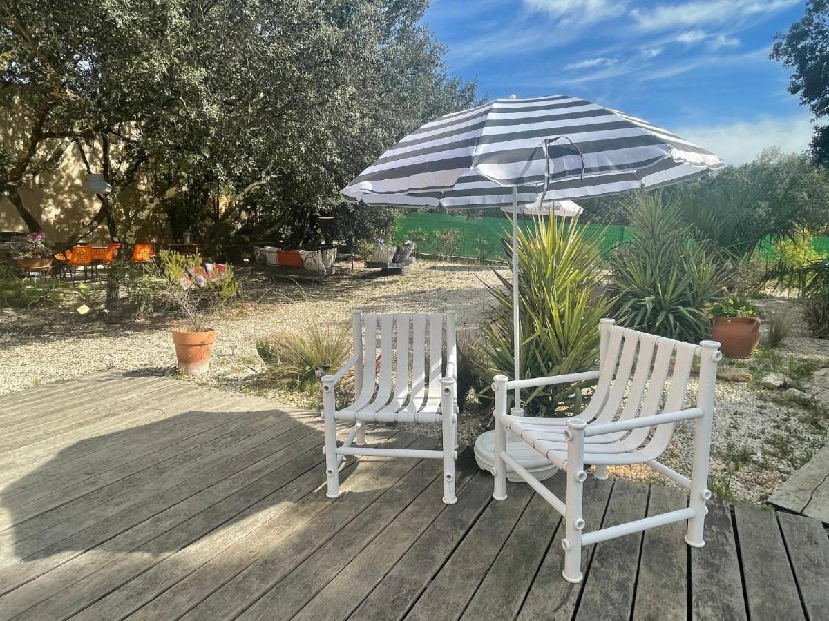 Le Calme De La Garrigue Russan Exterior foto